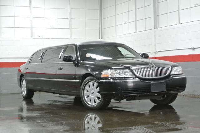 2006 Lincoln Town Car Unknown