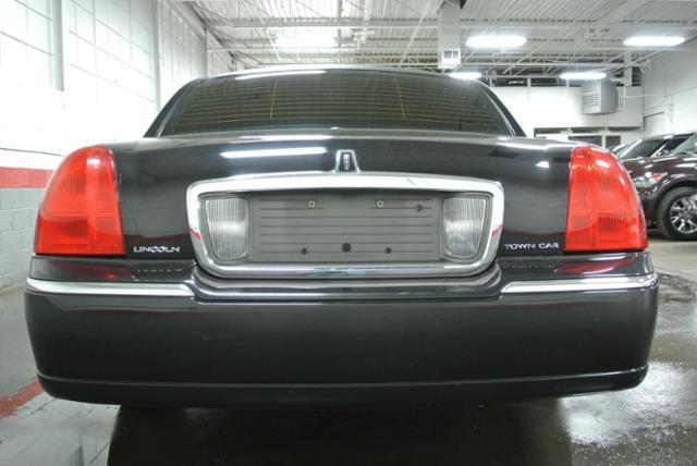 2006 Lincoln Town Car Unknown