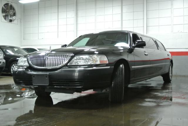 2006 Lincoln Town Car Unknown