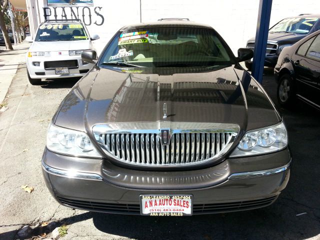 2006 Lincoln Town Car DOWN 4.9 WAC