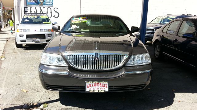 2006 Lincoln Town Car DOWN 4.9 WAC