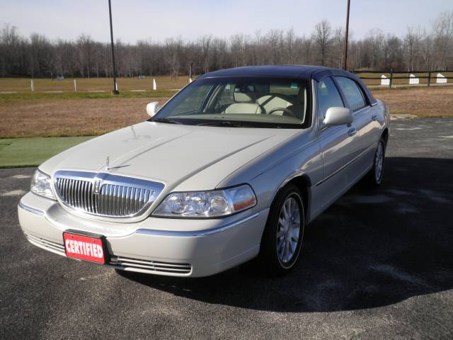 2006 Lincoln Town Car DOWN 4.9 WAC