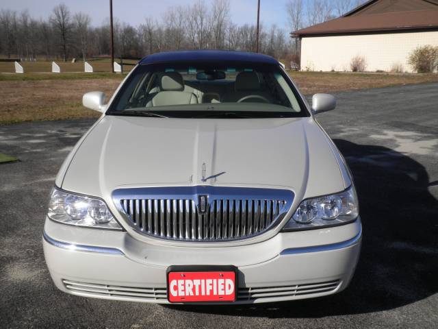 2006 Lincoln Town Car DOWN 4.9 WAC