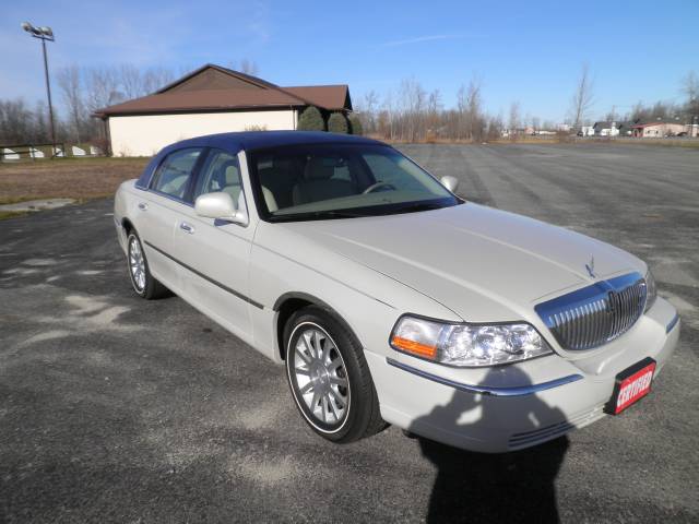 2006 Lincoln Town Car DOWN 4.9 WAC