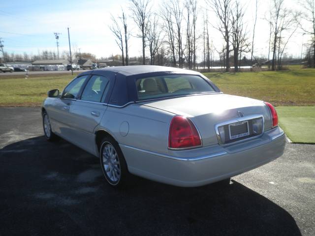 2006 Lincoln Town Car DOWN 4.9 WAC