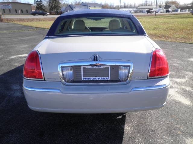 2006 Lincoln Town Car DOWN 4.9 WAC