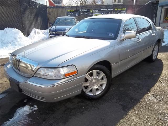 2006 Lincoln Town Car DOWN 4.9 WAC