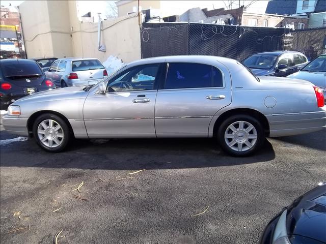 2006 Lincoln Town Car DOWN 4.9 WAC