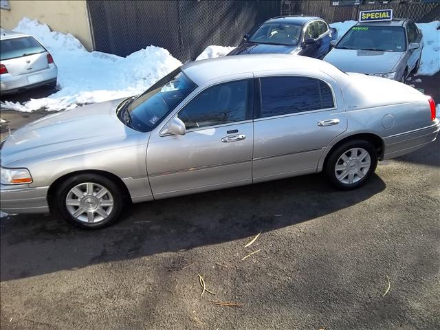 2006 Lincoln Town Car DOWN 4.9 WAC