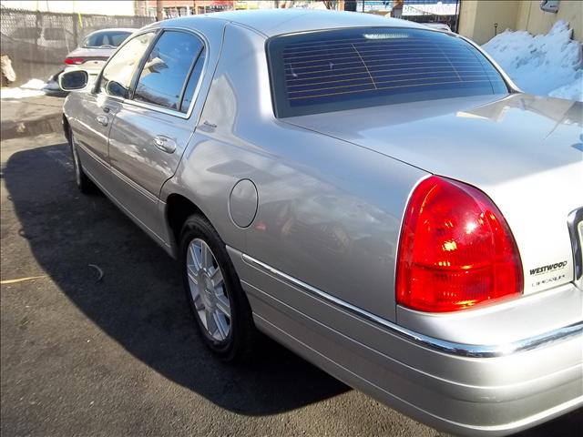 2006 Lincoln Town Car DOWN 4.9 WAC