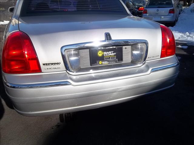 2006 Lincoln Town Car DOWN 4.9 WAC