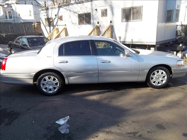 2006 Lincoln Town Car DOWN 4.9 WAC