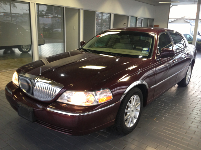 2006 Lincoln Town Car DOWN 4.9 WAC