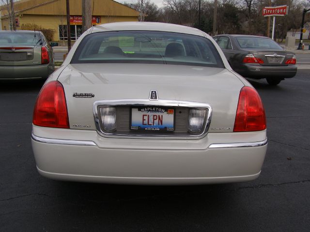 2006 Lincoln Town Car DOWN 4.9 WAC