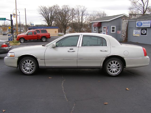 2006 Lincoln Town Car DOWN 4.9 WAC