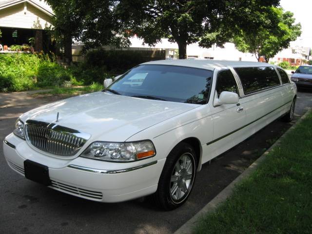 2006 Lincoln Town Car DOWN 4.9 WAC