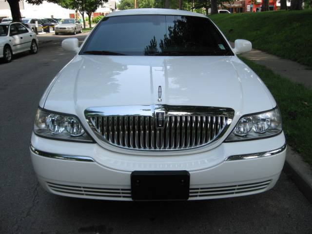 2006 Lincoln Town Car DOWN 4.9 WAC