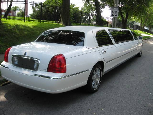 2006 Lincoln Town Car DOWN 4.9 WAC