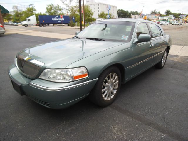 2006 Lincoln Town Car DOWN 4.9 WAC