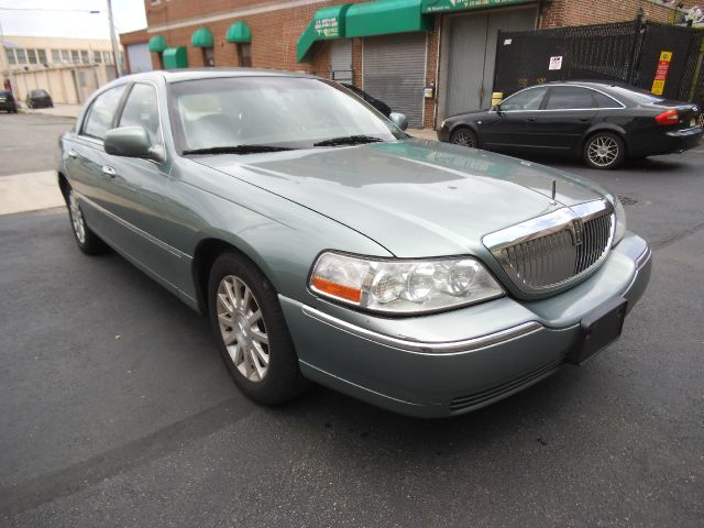 2006 Lincoln Town Car DOWN 4.9 WAC