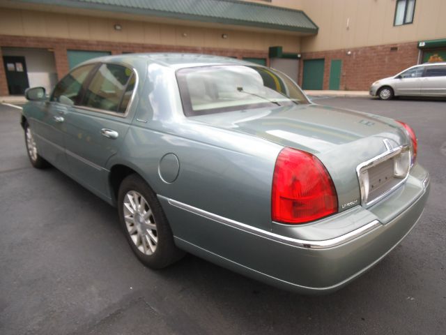 2006 Lincoln Town Car DOWN 4.9 WAC