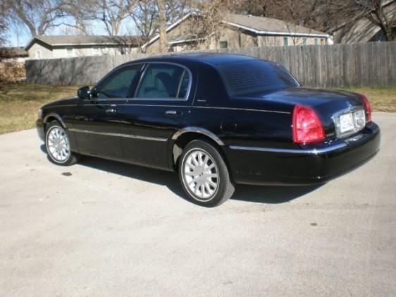 2006 Lincoln Town Car DOWN 4.9 WAC