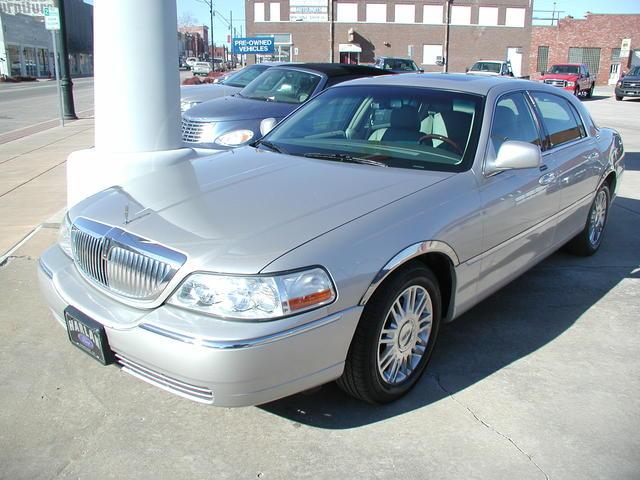 2006 Lincoln Town Car DOWN 4.9 WAC