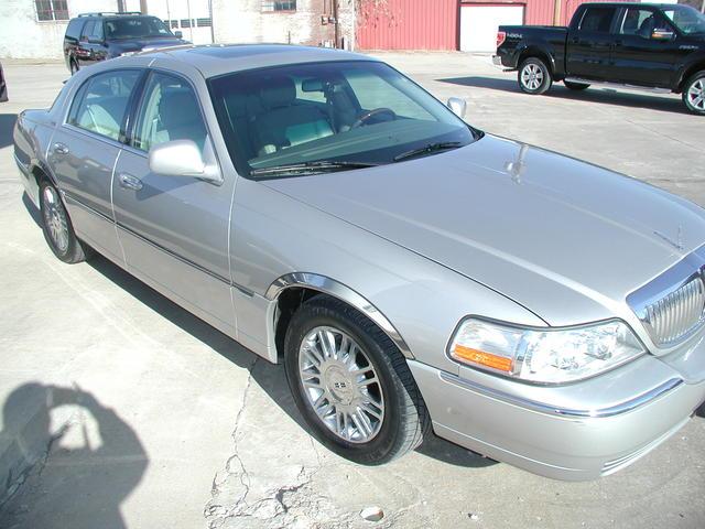 2006 Lincoln Town Car DOWN 4.9 WAC