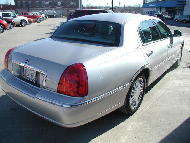 2006 Lincoln Town Car DOWN 4.9 WAC