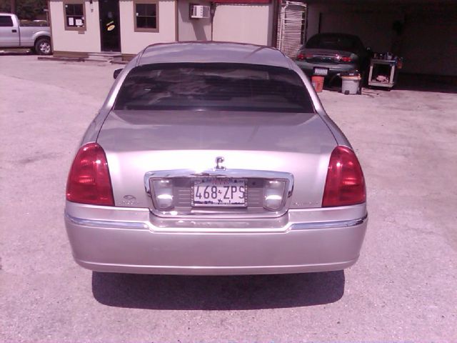 2006 Lincoln Town Car DOWN 4.9 WAC