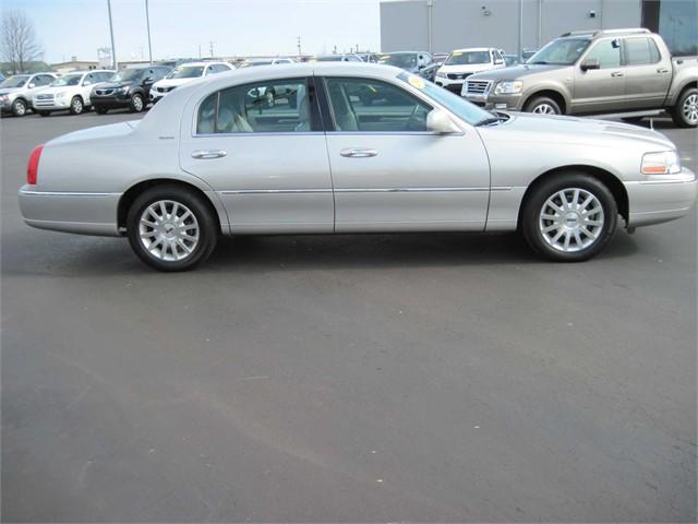 2006 Lincoln Town Car DOWN 4.9 WAC