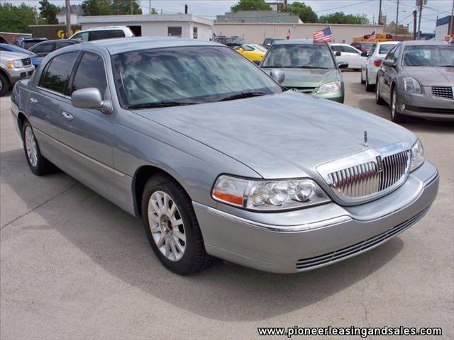 2006 Lincoln Town Car DOWN 4.9 WAC