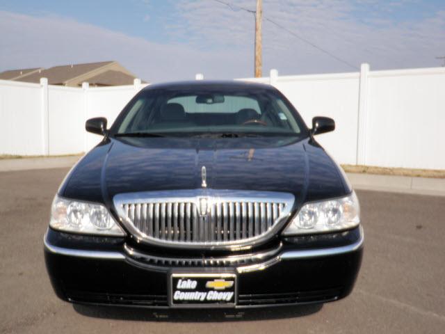 2006 Lincoln Town Car DOWN 4.9 WAC