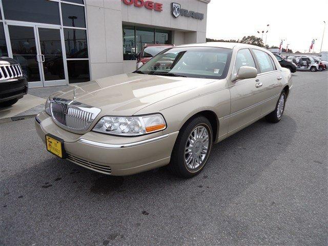 2006 Lincoln Town Car DOWN 4.9 WAC