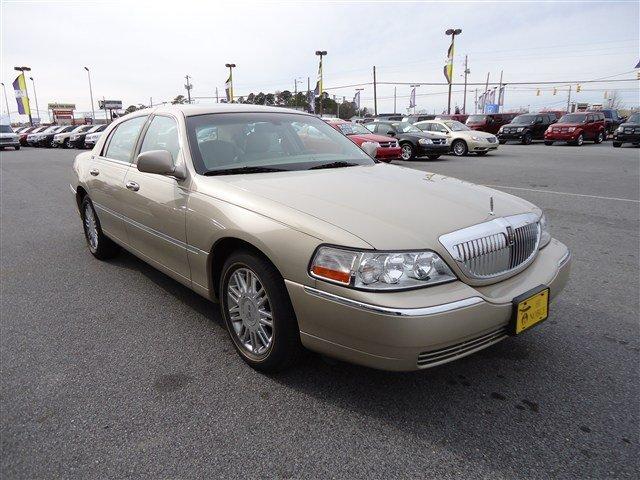 2006 Lincoln Town Car DOWN 4.9 WAC