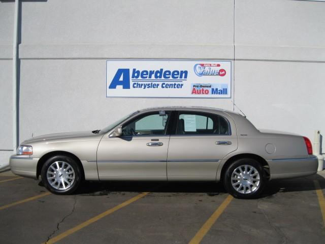 2006 Lincoln Town Car DOWN 4.9 WAC