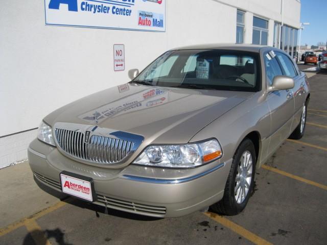 2006 Lincoln Town Car DOWN 4.9 WAC