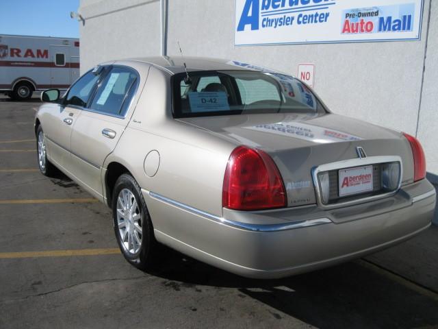 2006 Lincoln Town Car DOWN 4.9 WAC