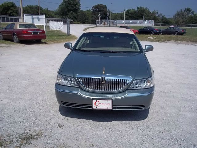 2006 Lincoln Town Car DOWN 4.9 WAC