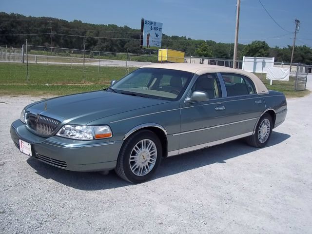 2006 Lincoln Town Car DOWN 4.9 WAC