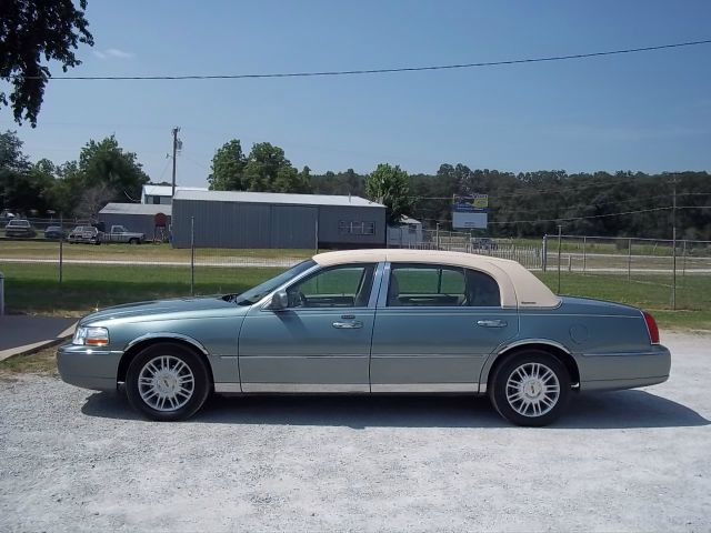 2006 Lincoln Town Car DOWN 4.9 WAC