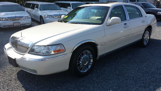 2006 Lincoln Town Car DOWN 4.9 WAC