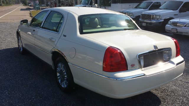 2006 Lincoln Town Car DOWN 4.9 WAC