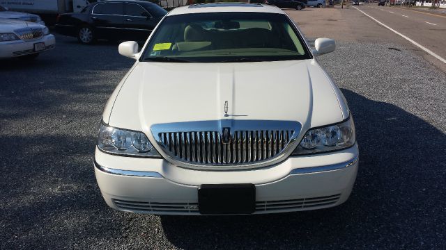 2006 Lincoln Town Car DOWN 4.9 WAC