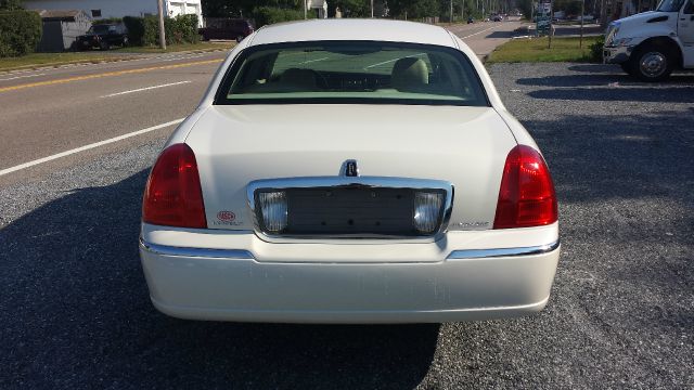 2006 Lincoln Town Car DOWN 4.9 WAC