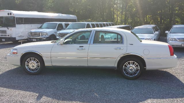 2006 Lincoln Town Car DOWN 4.9 WAC