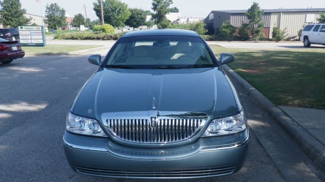 2006 Lincoln Town Car LT FWD 1SD