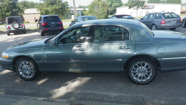 2006 Lincoln Town Car LT FWD 1SD