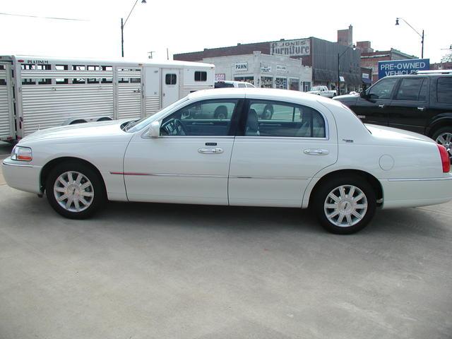 2006 Lincoln Town Car DOWN 4.9 WAC