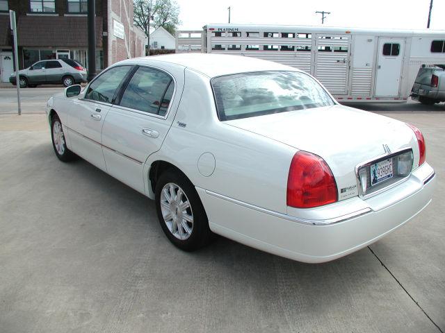 2006 Lincoln Town Car DOWN 4.9 WAC